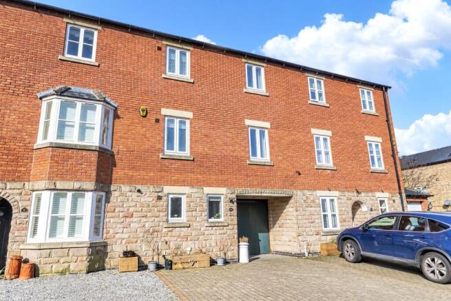 4-bed house on Samuel Unwins Court, Sutton-in-Ashfield, Nottinghamshire, NG17, £240,000