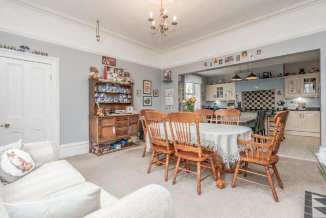4 bed Detached for sale Image 8