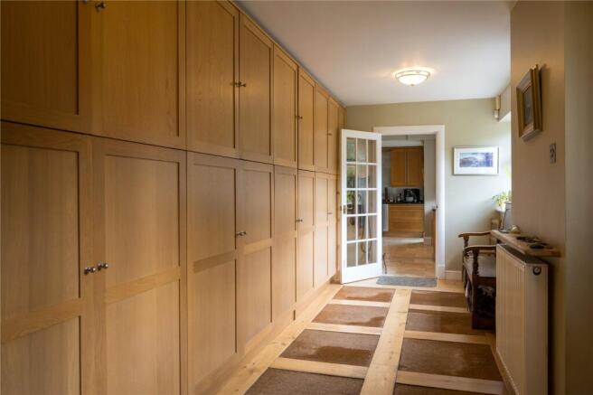 5 bed Detached for sale Image 8