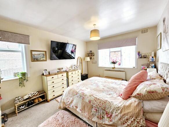 2 bed Flat for sale Image 8