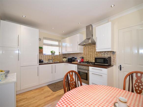 Kitchen/ Breakfast Area