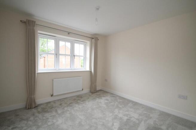 4 bed House to rent Image 6