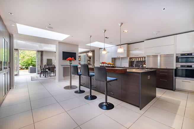 Roedean Crescent, London, SW15 photo 4
