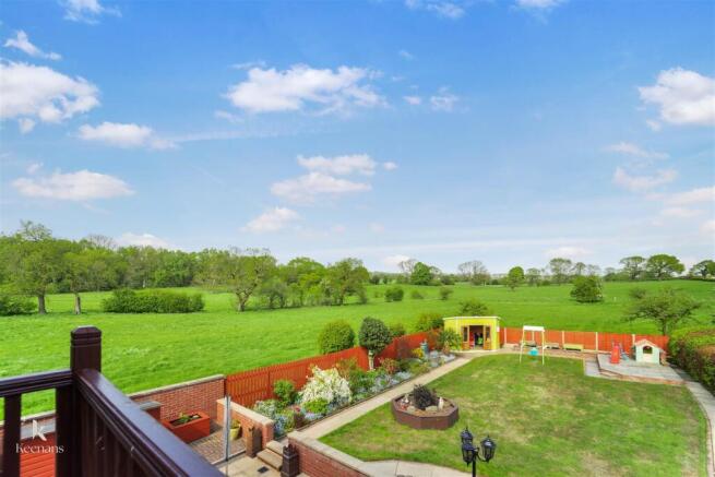 4 bed Detached for sale Image 11