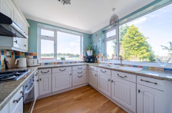 3 bed Semi-Detached for sale Image 5