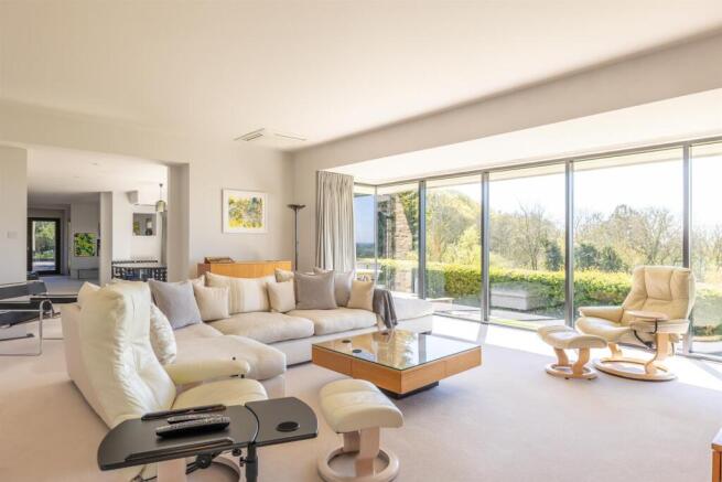 4 bed House for sale Image 4