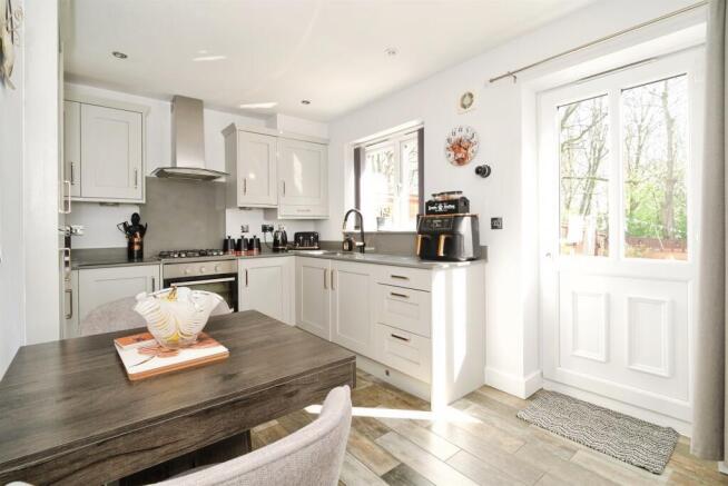 2 bed Semi-Detached for sale Image 9