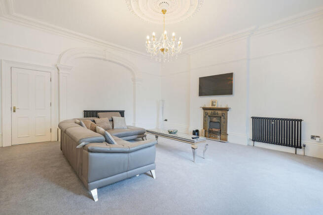 8 bed Detached for sale Image 8