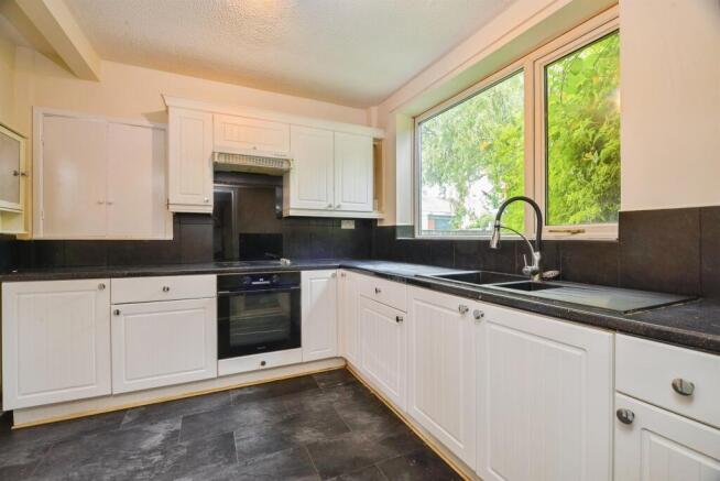 3 bed Semi-Detached for sale Image 9