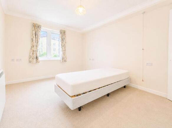 1 bed Retirement Property to rent Image 7