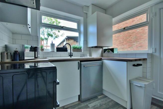 3 bed Semi-Detached for sale Image 6