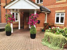 72, Willow Court, Ackender Road, Alton GU34 1JW