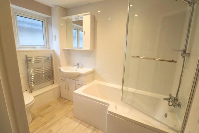 2 bed Detached Bungalow to rent Image 4