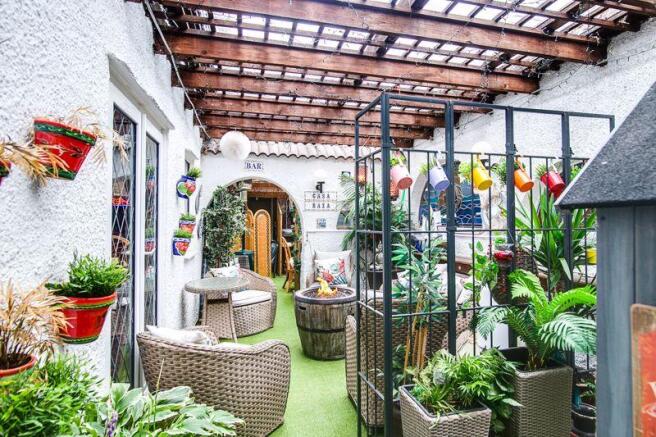 GARDEN ROOM