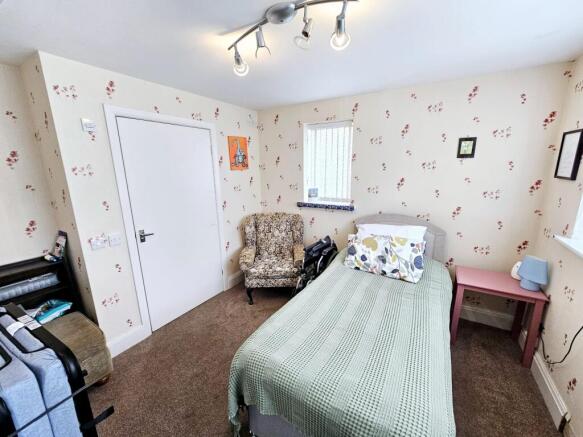 4 bed Semi-Detached for sale Image 11