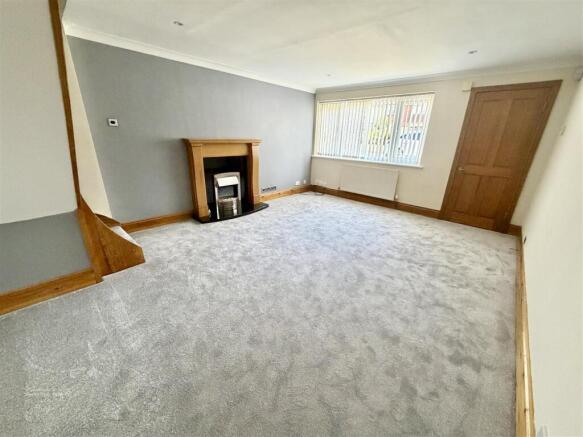 2 bed Semi-Detached to rent Image 4