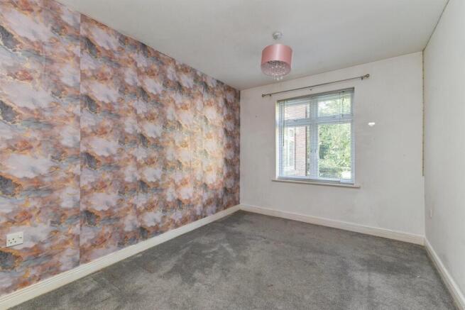 3 bed Ground Flat for sale Image 10