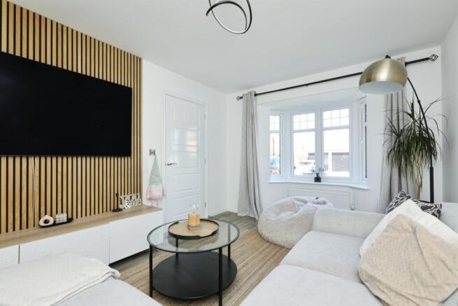 4 bed Detached for sale Image 3