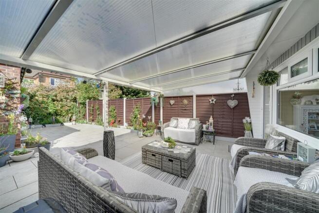 Martins Drive, Cheshunt, Waltham Cross photo 4