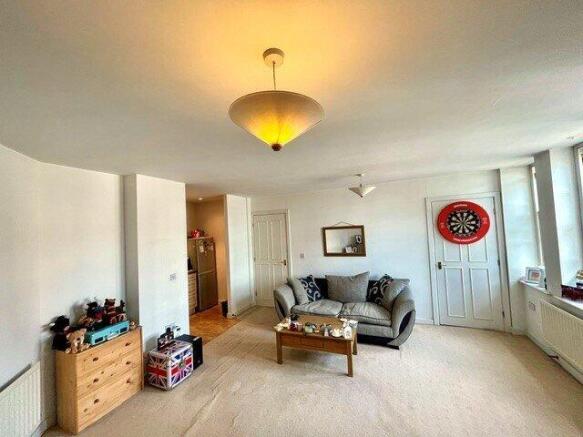 2 bed Flat to rent Image 5