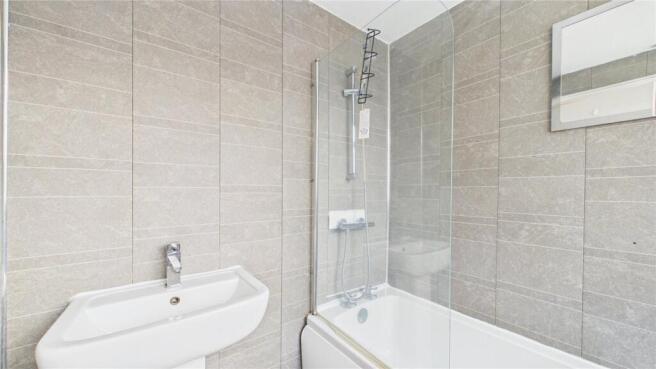 3 bed House to rent Image 6
