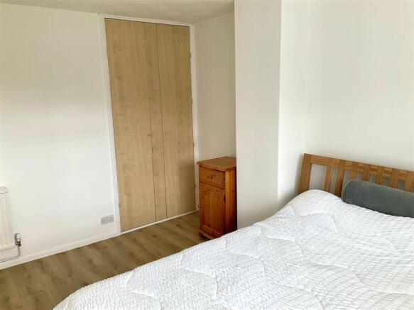 Bedroom 1 pic1.jpg