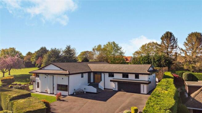 5 bed Detached for sale Image 12