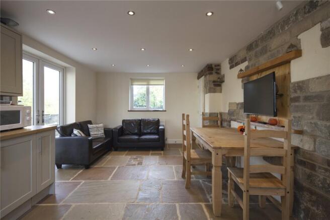 4 bed Semi-Detached to rent Image 4