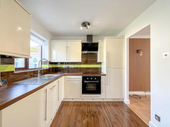 2 bed House to rent Image 5
