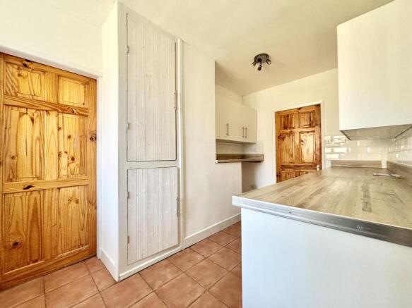 3 bed Semi-Detached for sale Image 4