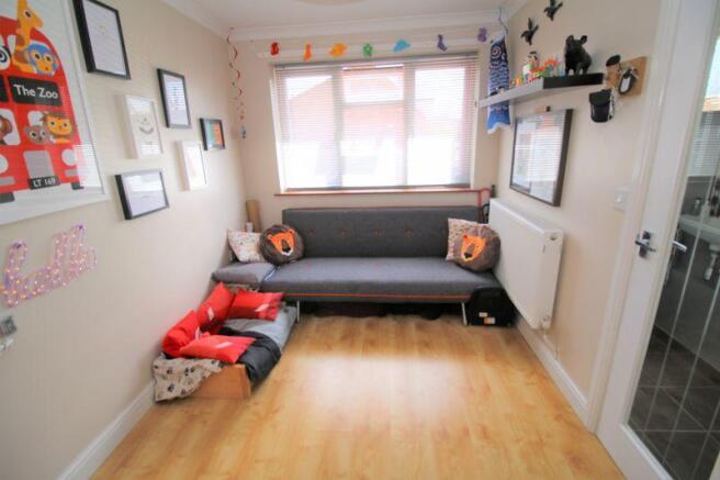 Bedroom 4 / fa...
