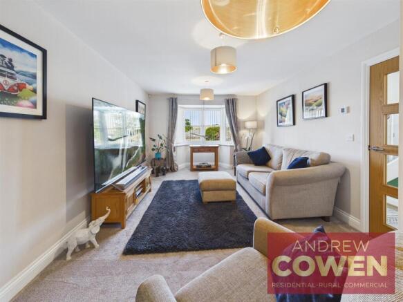 4 bed House for sale Image 9