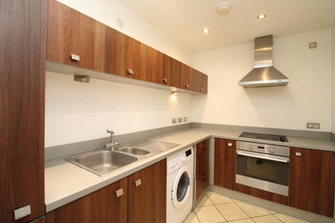 2 bed Apartment to rent Image 3