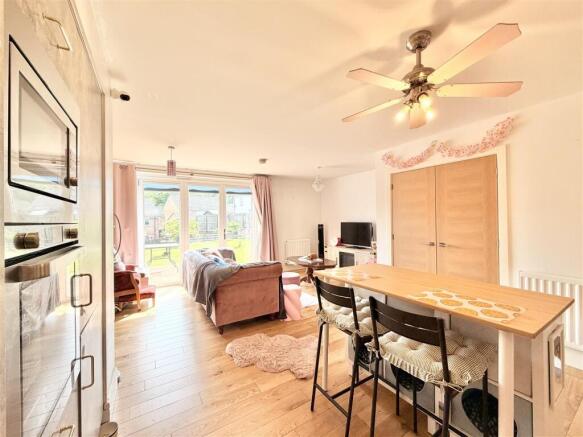 Kitchen/ Lounge