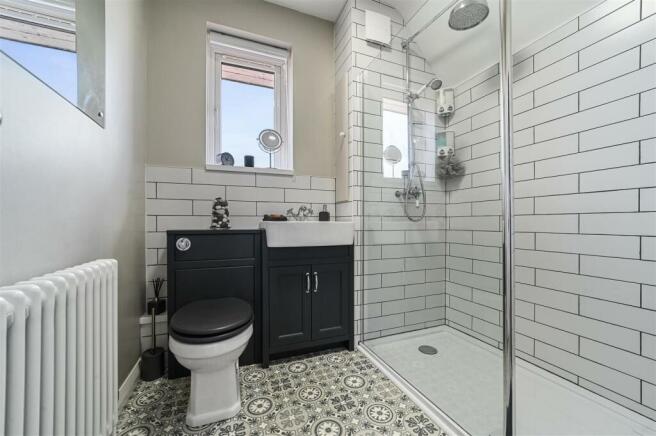 FIRST FLOOR SHOWER ROOM
