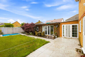 2, Rochefort Drive, Rochford SS4 1HT