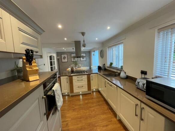 Kitchen 2.jpg