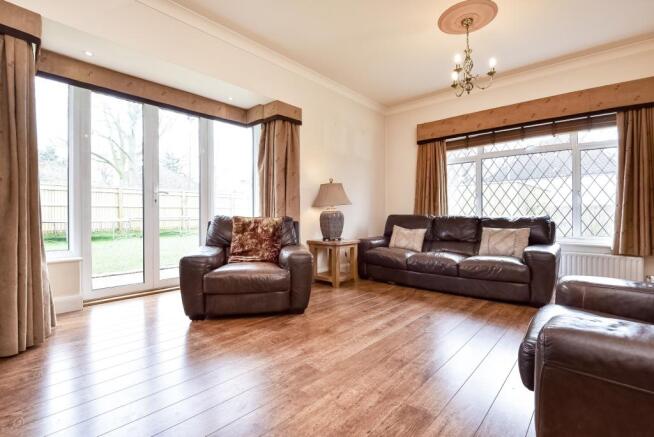 Living Room (2)