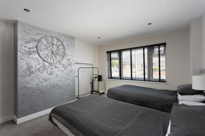 4 bed Semi-Detached for sale Image 7