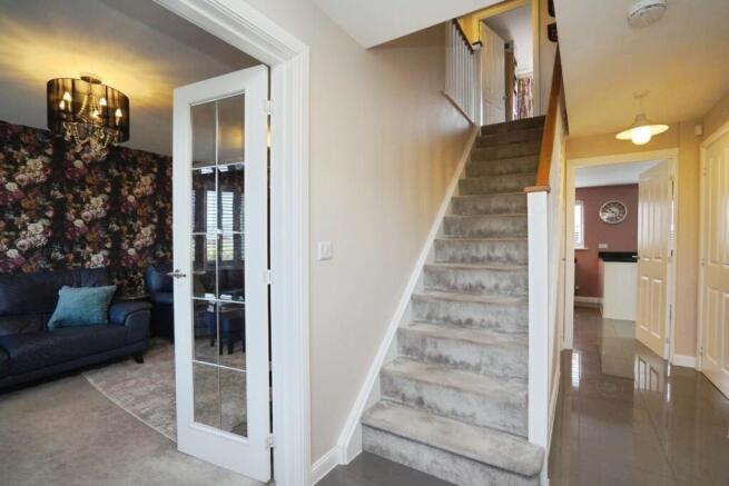 5 bed Detached for sale Image 10