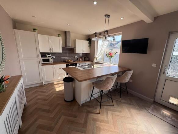 3 bed Semi-Detached for sale Image 5