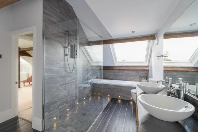 Bedroom 1 en suite
