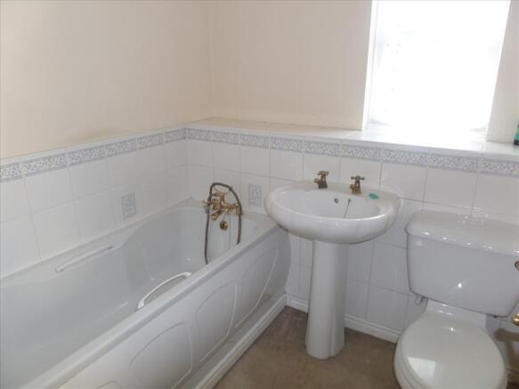 FAMILY BATHROOM