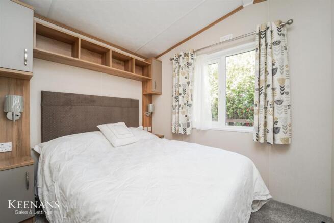 2 bed Park Home for sale Image 5