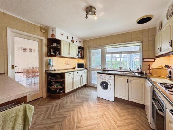 3 bed Detached Bungalow for sale Image 10
