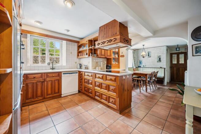 6 bed Detached for sale Image 4