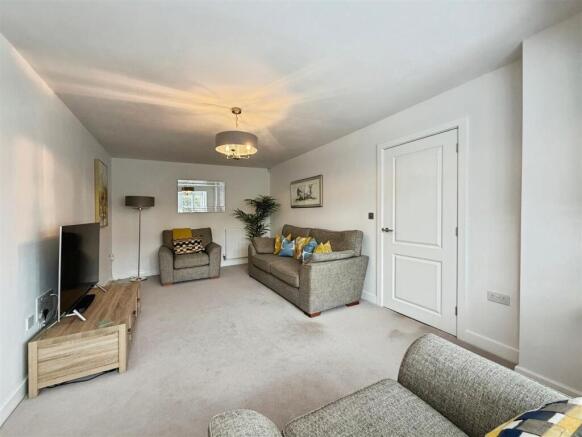 4 bed Detached for sale Image 10