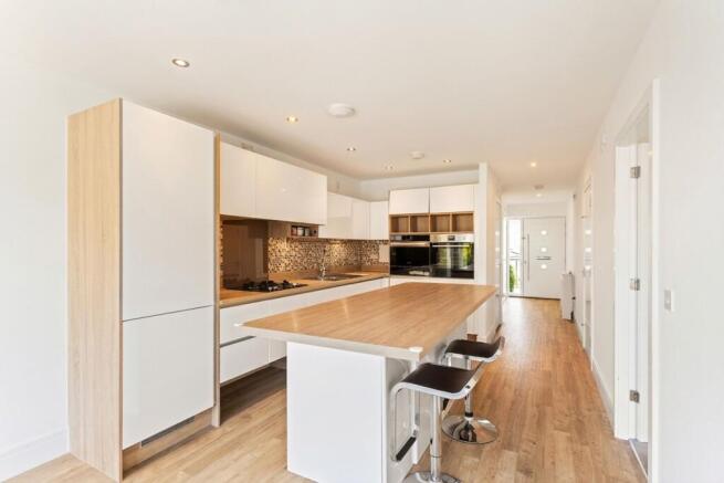 Kitchen/Breakfasting Area