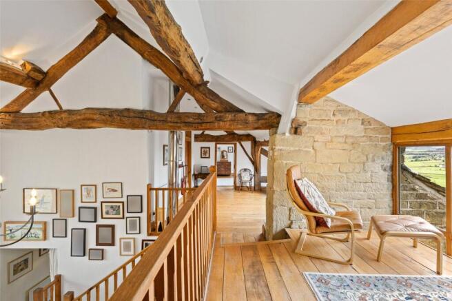 5 bed Detached for sale Image 7