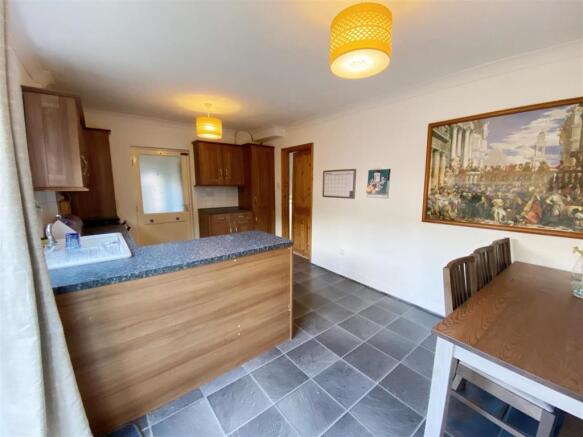 Kitchen 3.jpg